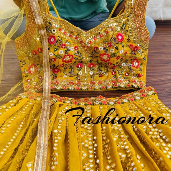 Lehenga set - Picture 4 of 5